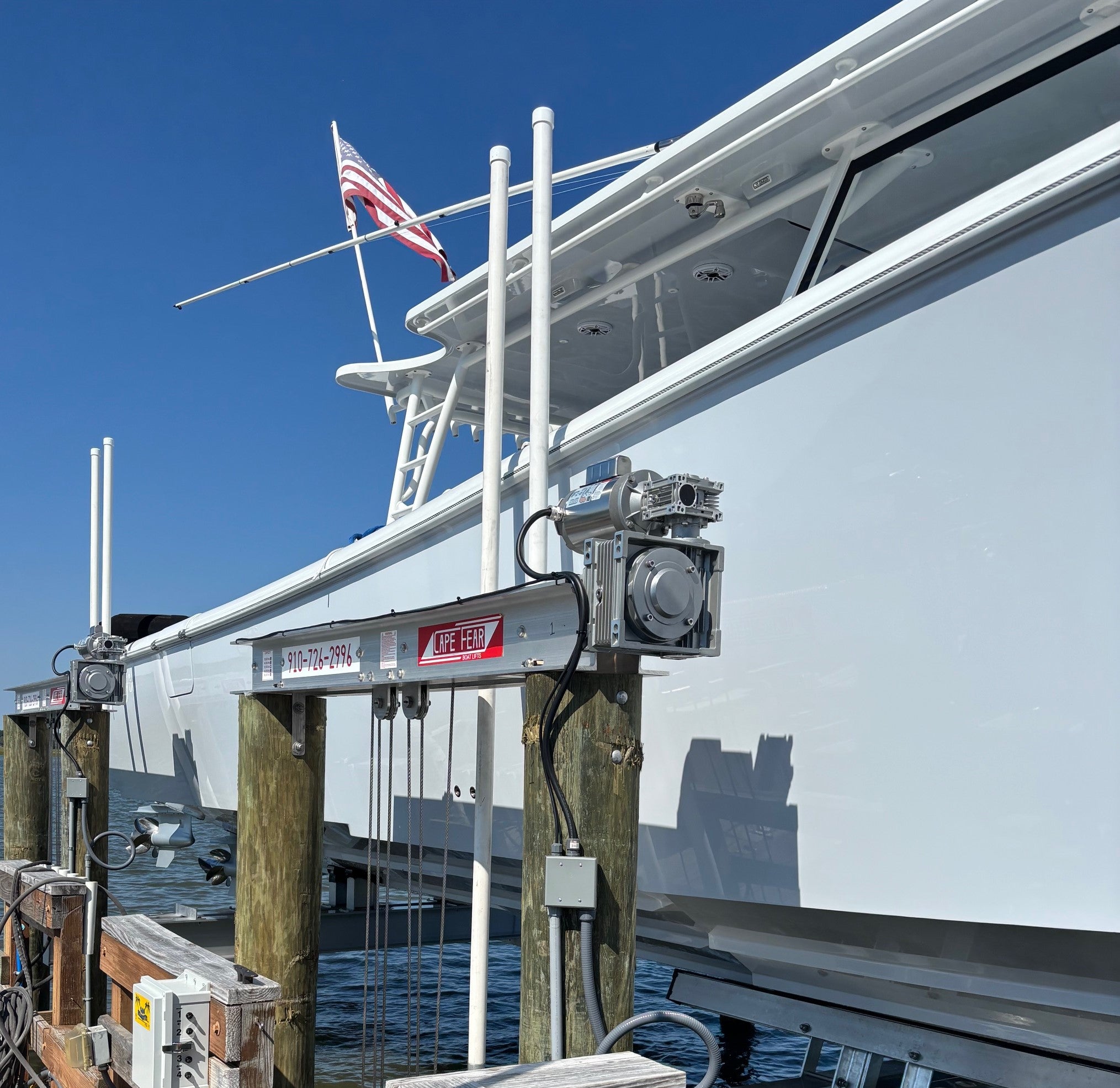 8 Piling Yacht Lifts